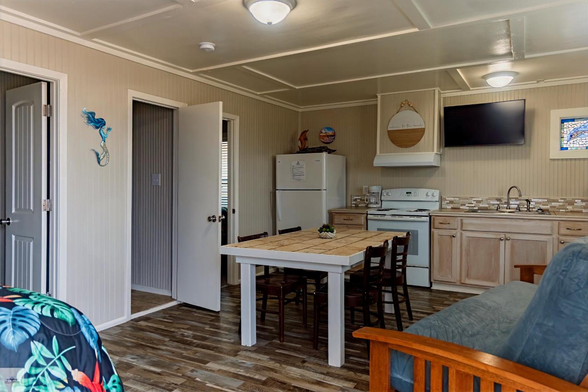 Blue Dolphin Inn And Cottages Grand Isle Luaran gambar
