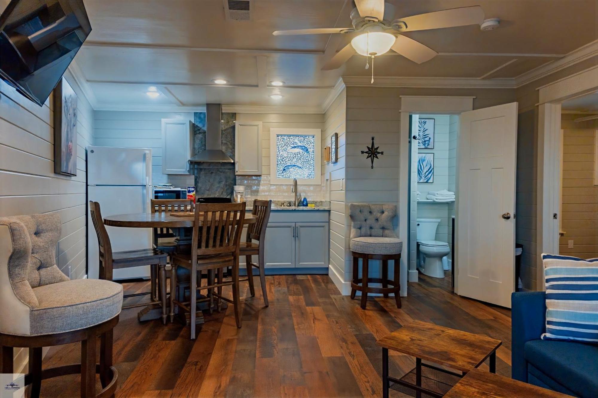Blue Dolphin Inn And Cottages Grand Isle Luaran gambar