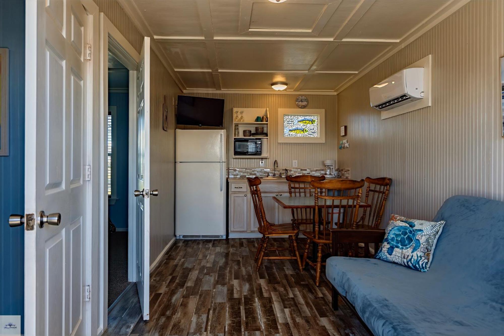 Blue Dolphin Inn And Cottages Grand Isle Luaran gambar