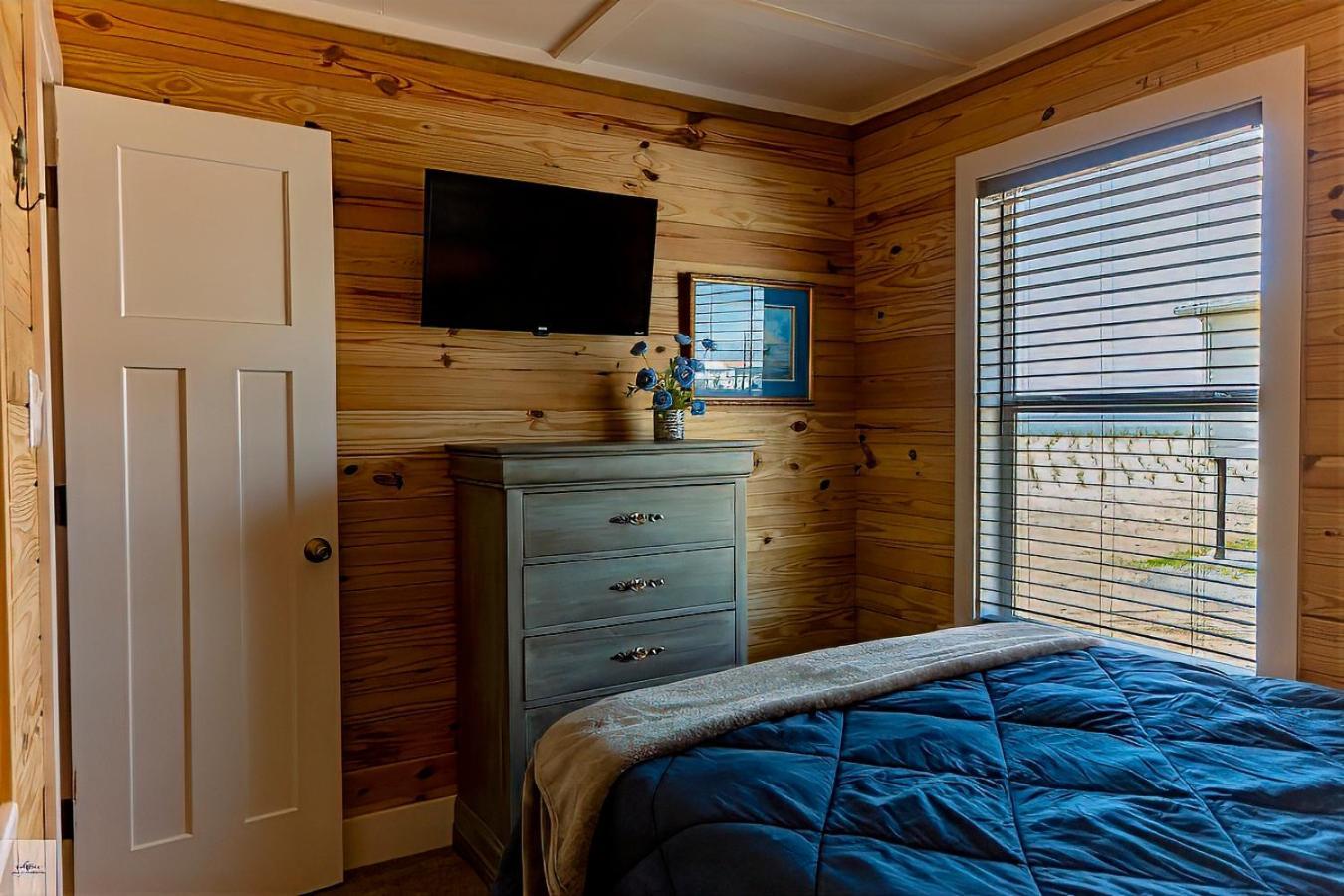 Blue Dolphin Inn And Cottages Grand Isle Luaran gambar